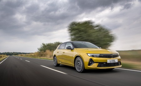 2022 Vauxhall Astra Ultimate Front Three-Quarter Wallpapers  450x275 (10)