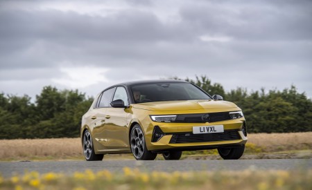 2022 Vauxhall Astra Ultimate Front Three-Quarter Wallpapers 450x275 (41)