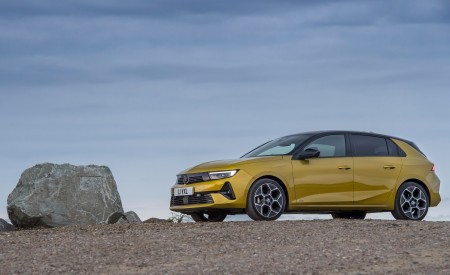 2022 Vauxhall Astra Ultimate Front Three-Quarter Wallpapers 450x275 (31)