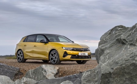 2022 Vauxhall Astra Ultimate Front Three-Quarter Wallpapers  450x275 (28)
