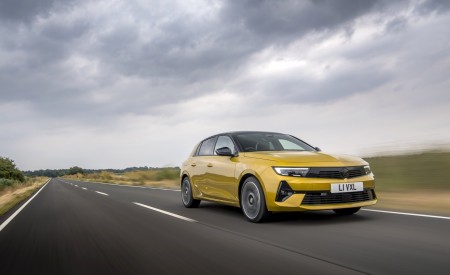 2022 Vauxhall Astra Ultimate Front Three-Quarter Wallpapers 450x275 (11)