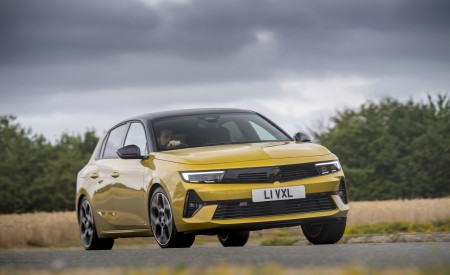 2022 Vauxhall Astra Ultimate Front Three-Quarter Wallpapers 450x275 (46)