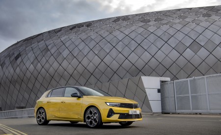 2022 Vauxhall Astra Ultimate Front Three-Quarter Wallpapers 450x275 (19)