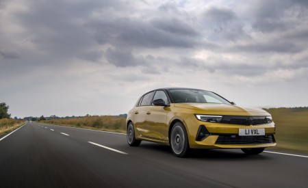 2022 Vauxhall Astra Ultimate Front Three-Quarter Wallpapers 450x275 (6)