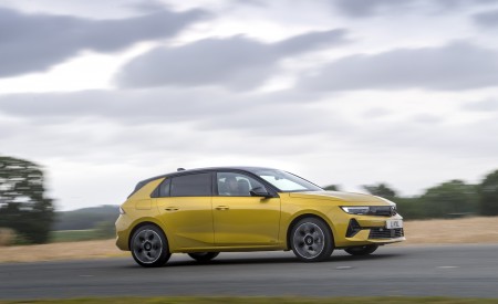 2022 Vauxhall Astra Ultimate Front Three-Quarter Wallpapers 450x275 (53)