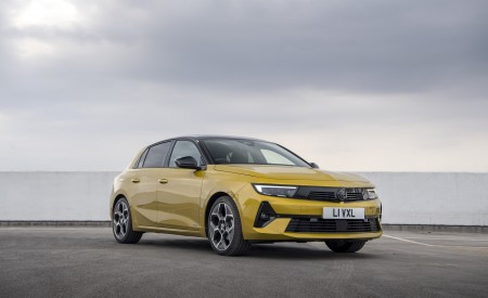 2022 Vauxhall Astra Ultimate Front Three-Quarter Wallpapers 450x275 (34)