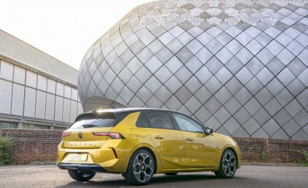 2022 Vauxhall Astra Ultimate Rear Three-Quarter Wallpapers 450x275 (23)