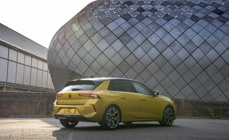 2022 Vauxhall Astra Ultimate Rear Three-Quarter Wallpapers 450x275 (24)