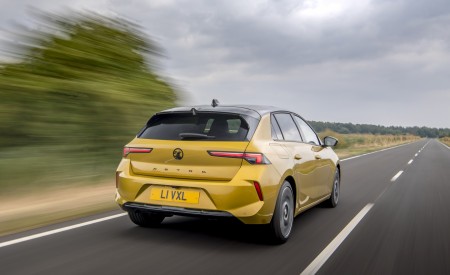 2022 Vauxhall Astra Ultimate Rear Three-Quarter Wallpapers  450x275 (13)