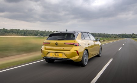 2022 Vauxhall Astra Ultimate Rear Three-Quarter Wallpapers 450x275 (14)