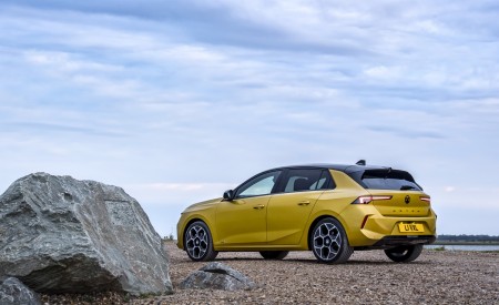 2022 Vauxhall Astra Ultimate Rear Three-Quarter Wallpapers 450x275 (32)