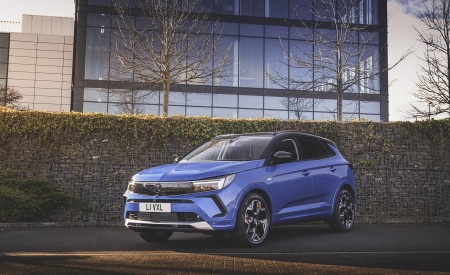 2022 Vauxhall Grandland Ultimate Front Three-Quarter Wallpapers 450x275 (58)