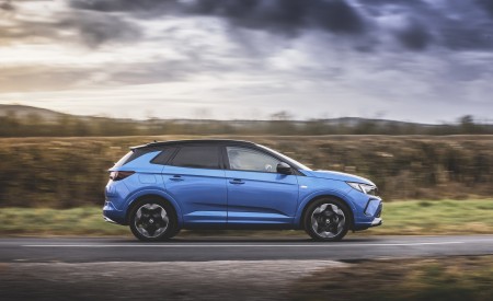 2022 Vauxhall Grandland Ultimate Side Wallpapers 450x275 (46)