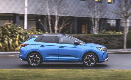 2022 Vauxhall Grandland Ultimate Side Wallpapers 450x275 (57)