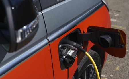 2022 Volkswagen Multivan UK version Charging Connector Wallpapers 450x275 (26)