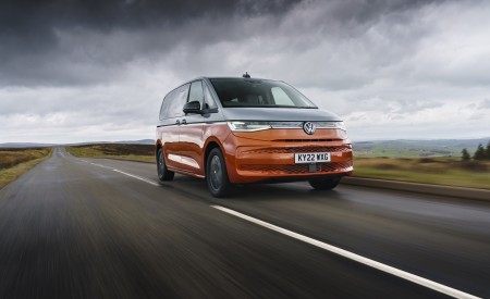 2022 Volkswagen Multivan UK version Front Three-Quarter Wallpapers  450x275 (7)