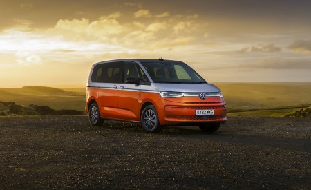 2022 Volkswagen Multivan UK version Front Three-Quarter Wallpapers 450x275 (3)