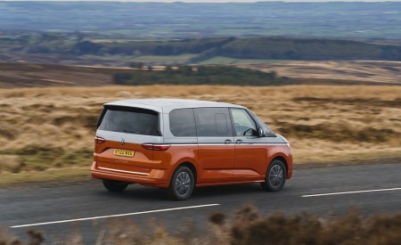 2022 Volkswagen Multivan UK version Rear Three-Quarter Wallpapers 450x275 (13)