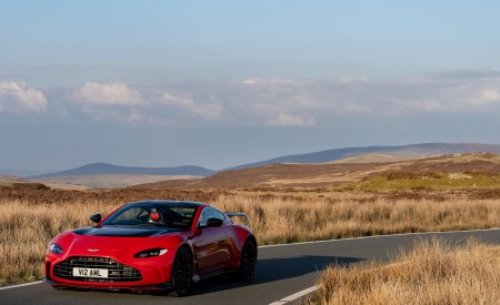 2023 Aston Martin V12 Vantage Front Three-Quarter Wallpapers  450x275 (19)