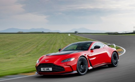 2023 Aston Martin V12 Vantage Front Three-Quarter Wallpapers 450x275 (13)