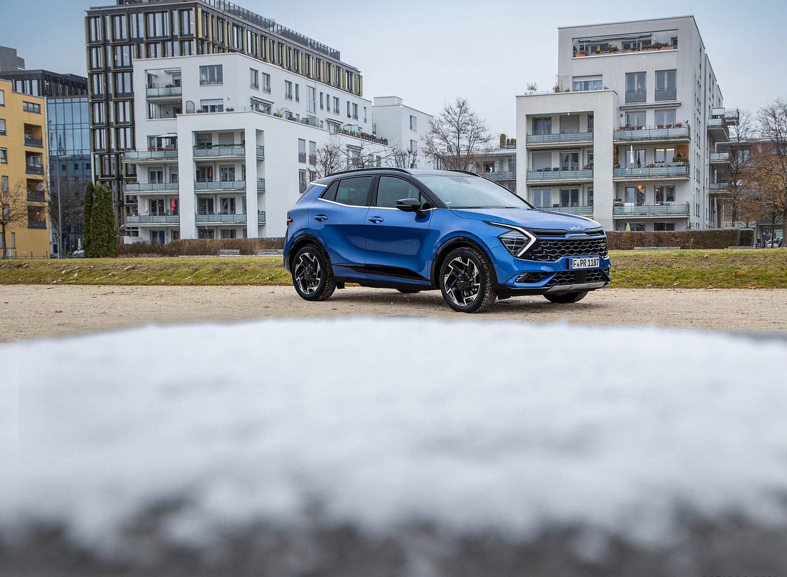 2023 Kia Sportage (Color: Blue Flame; Euro-Spec) Front Three-Quarter Wallpapers #70 of 106