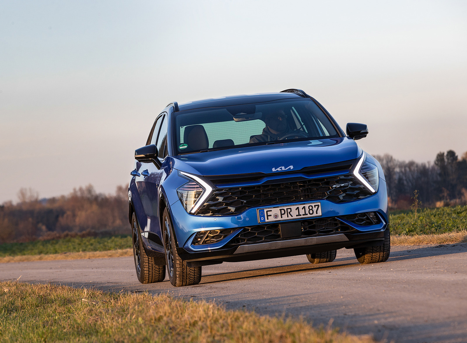 2023 Kia Sportage (Color: Blue Flame; Euro-Spec) Front Wallpapers #66 of 106