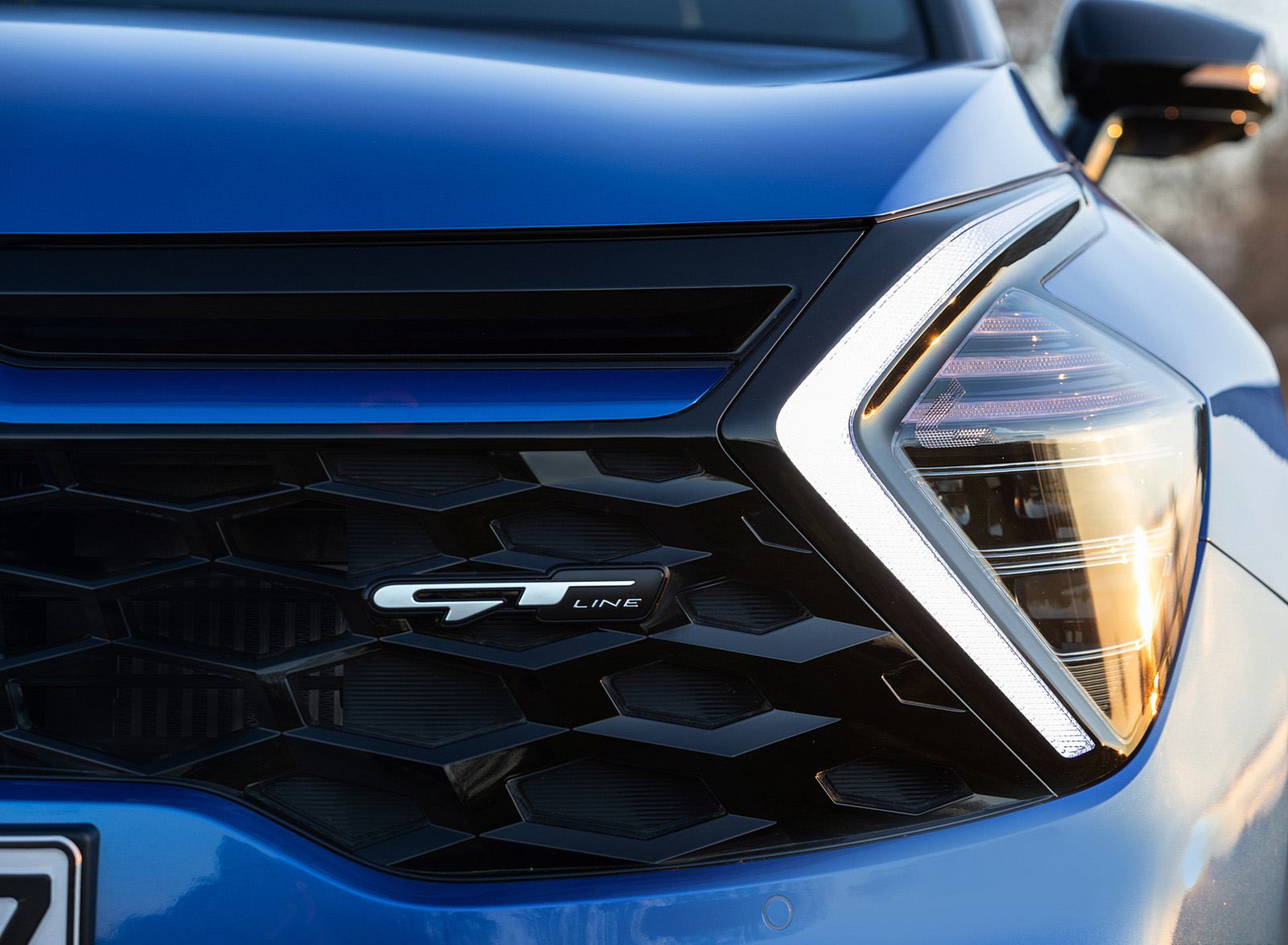 2023 Kia Sportage (Color: Blue Flame; Euro-Spec) Grille Wallpapers #72 of 106