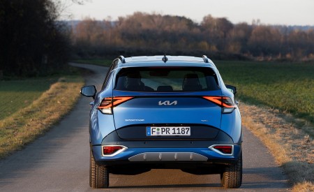 2023 Kia Sportage (Color: Blue Flame; Euro-Spec) Rear Wallpapers 450x275 (67)