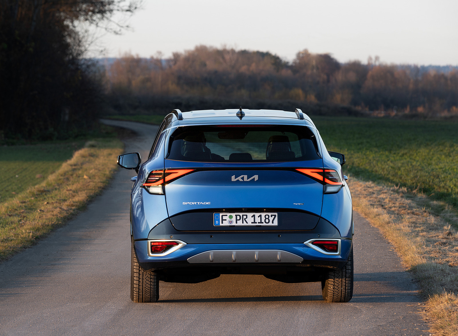2023 Kia Sportage (Color: Blue Flame; Euro-Spec) Rear Wallpapers #67 of 106