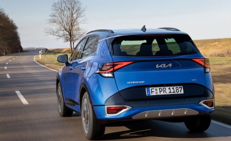 2023 Kia Sportage (Color: Blue Flame; Euro-Spec) Rear Wallpapers 450x275 (64)