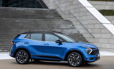 2023 Kia Sportage (Color: Blue Flame; Euro-Spec) Side Wallpapers 450x275 (69)