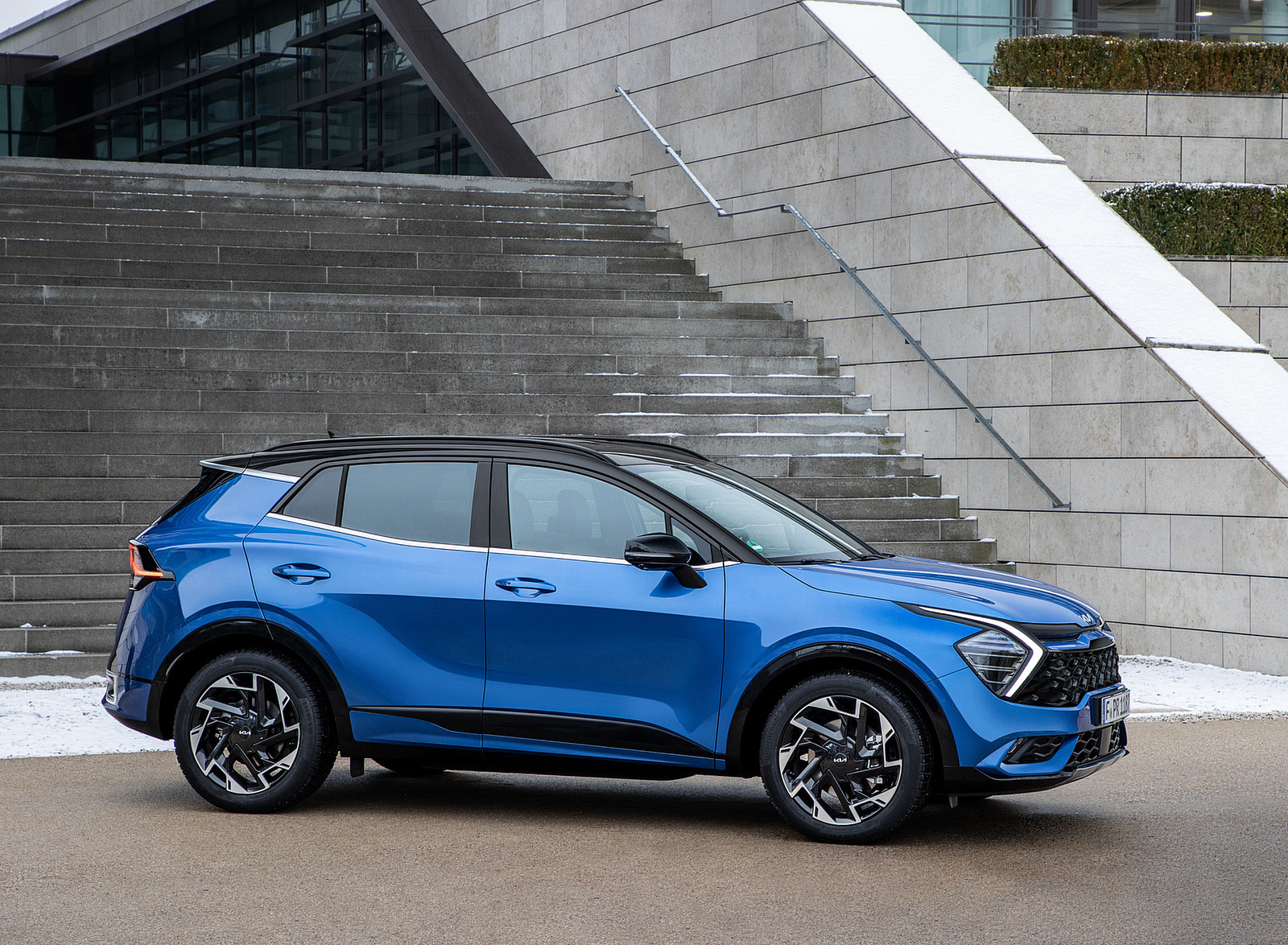 2023 Kia Sportage (Color: Blue Flame; Euro-Spec) Side Wallpapers #69 of 106