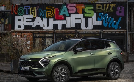 2023 Kia Sportage (Color: Experience Green; Euro-Spec) Front Three-Quarter Wallpapers  450x275 (55)