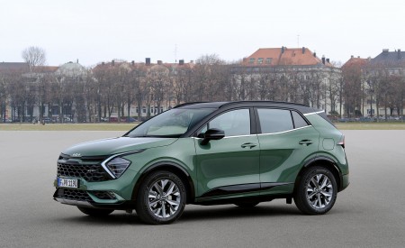 2023 Kia Sportage (Color: Experience Green; Euro-Spec) Front Three-Quarter Wallpapers 450x275 (42)