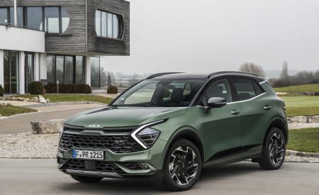 2023 Kia Sportage (Color: Experience Green; Euro-Spec) Front Three-Quarter Wallpapers  450x275 (49)