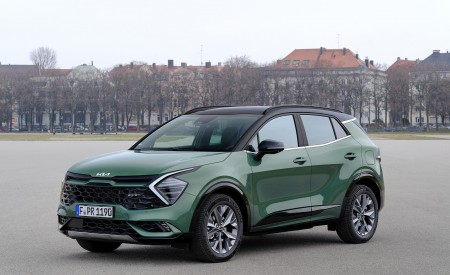 2023 Kia Sportage (Color: Experience Green; Euro-Spec) Front Three-Quarter Wallpapers 450x275 (43)