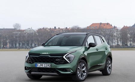 2023 Kia Sportage (Color: Experience Green; Euro-Spec) Front Three-Quarter Wallpapers 450x275 (44)