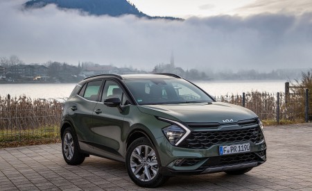 2023 Kia Sportage (Color: Experience Green; Euro-Spec) Front Three-Quarter Wallpapers 450x275 (45)