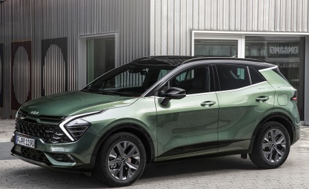 2023 Kia Sportage (Color: Experience Green; Euro-Spec) Front Three-Quarter Wallpapers 450x275 (51)