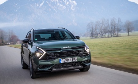2023 Kia Sportage (Color: Experience Green; Euro-Spec) Front Wallpapers 450x275 (37)