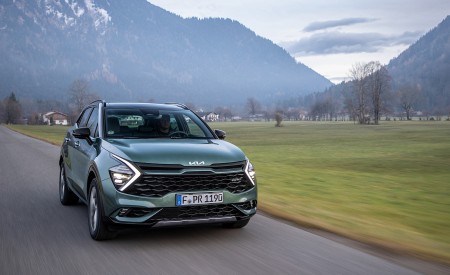 2023 Kia Sportage (Color: Experience Green; Euro-Spec) Front Wallpapers 450x275 (38)