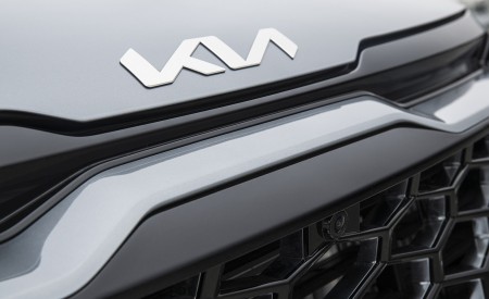 2023 Kia Sportage (Color: Lunar Silver; Euro-Spec) Badge Wallpapers 450x275 (14)