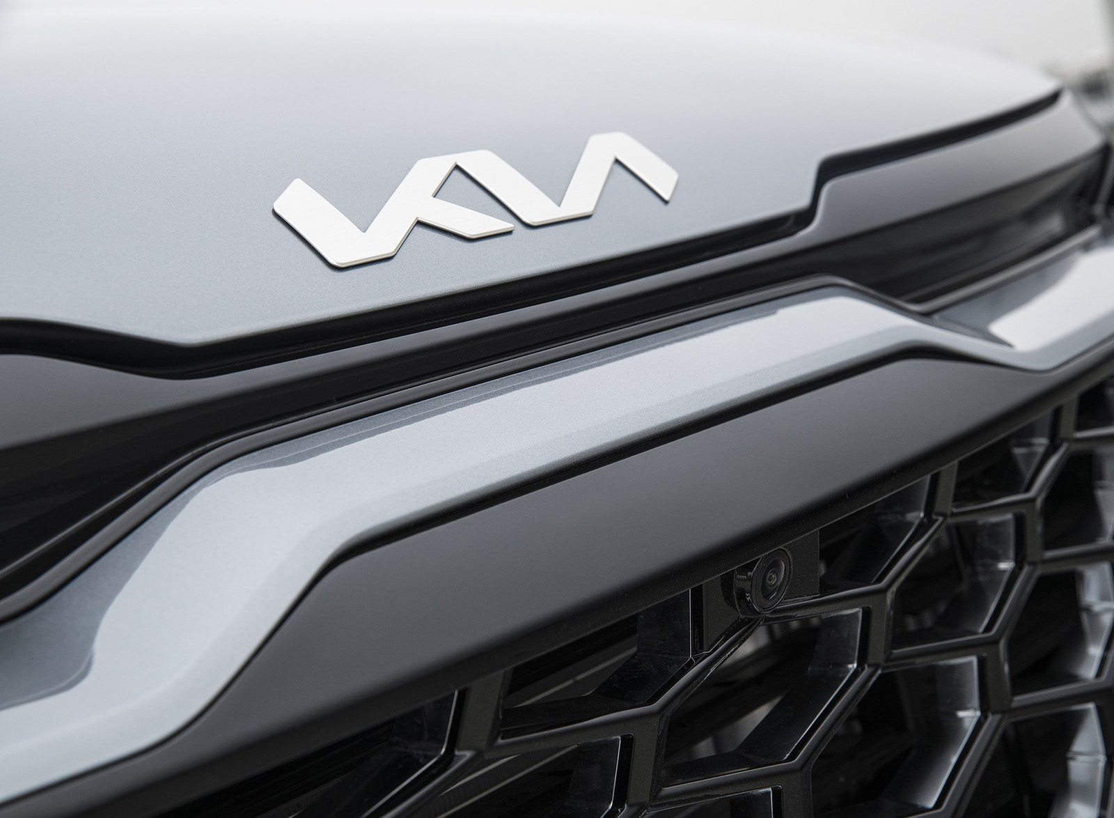 2023 Kia Sportage (Color: Lunar Silver; Euro-Spec) Badge Wallpapers (14)