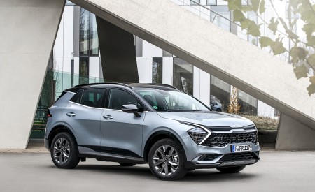 2023 Kia Sportage (Color: Lunar Silver; Euro-Spec) Front Three-Quarter Wallpapers 450x275 (8)
