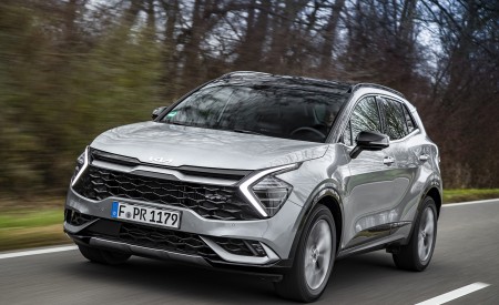 2023 Kia Sportage (Color: Lunar Silver; Euro-Spec) Front Wallpapers 450x275 (2)