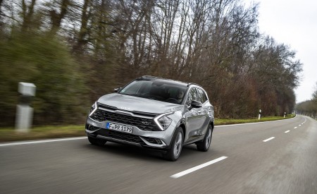 2023 Kia Sportage (Color: Lunar Silver; Euro-Spec) Front Wallpapers 450x275 (7)