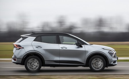 2023 Kia Sportage (Color: Lunar Silver; Euro-Spec) Side Wallpapers 450x275 (4)
