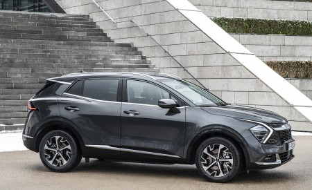 2023 Kia Sportage (Color: Penta Metal; Euro-Spec) Front Three-Quarter Wallpapers 450x275 (28)