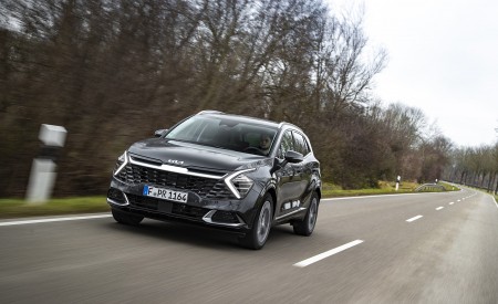 2023 Kia Sportage (Color: Penta Metal; Euro-Spec) Front Wallpapers 450x275 (23)