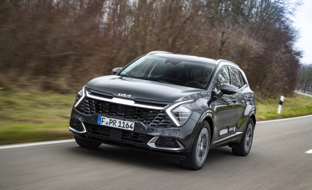 2023 Kia Sportage (Color: Penta Metal; Euro-Spec) Front Wallpapers 450x275 (24)